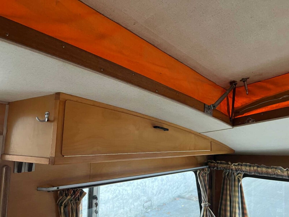 Otton Detectives Caravan