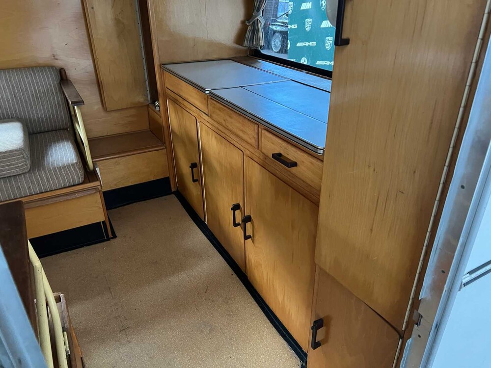 Otton Detectives Caravan