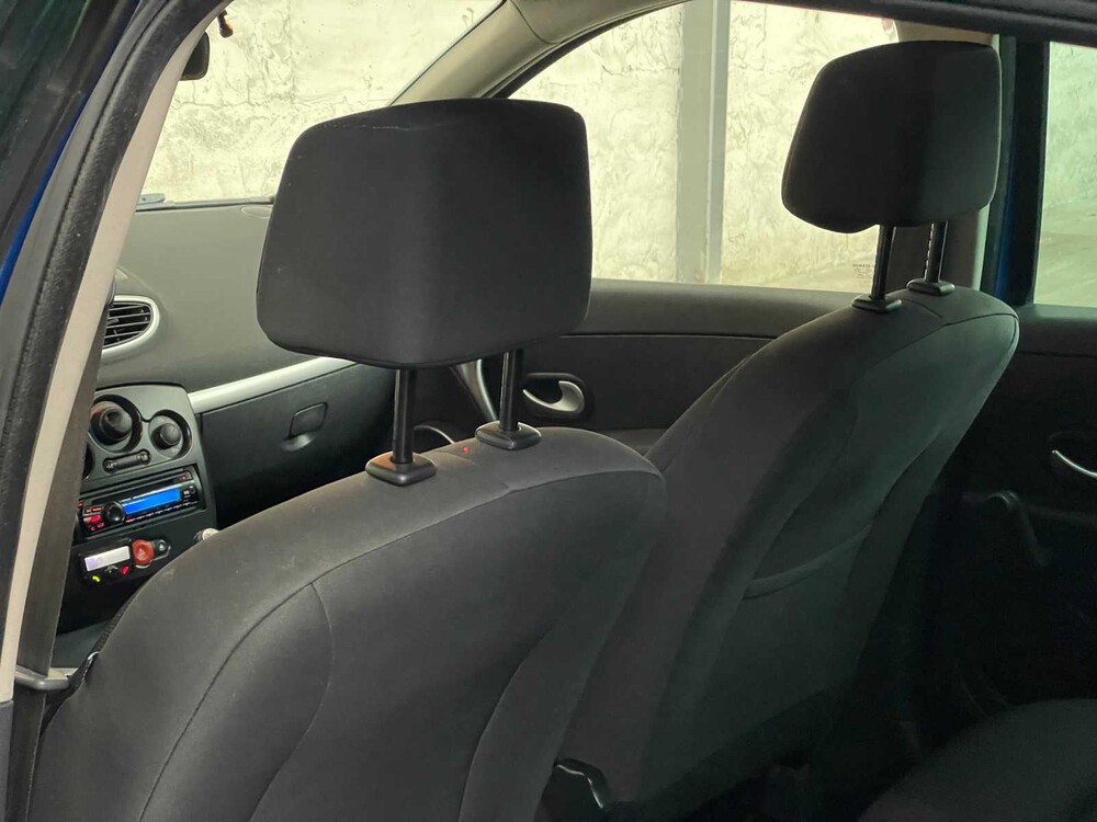 Renault Clio Estate 1.6-16V Dynamique 111hp 2008