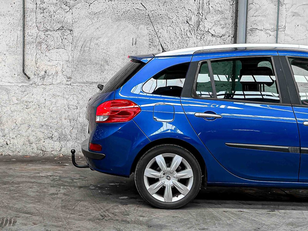 Renault Clio Estate 1.6-16V Dynamique 111hp 2008