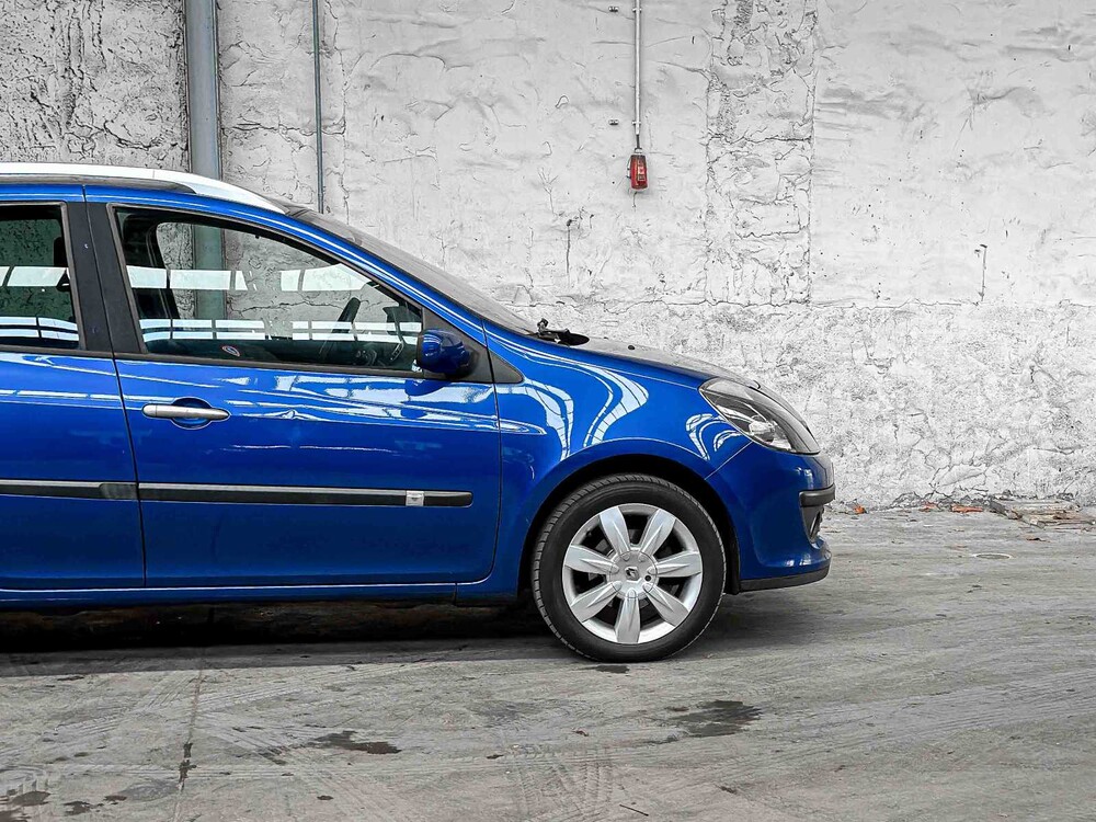 Renault Clio Estate 1.6-16V Dynamique 111hp 2008
