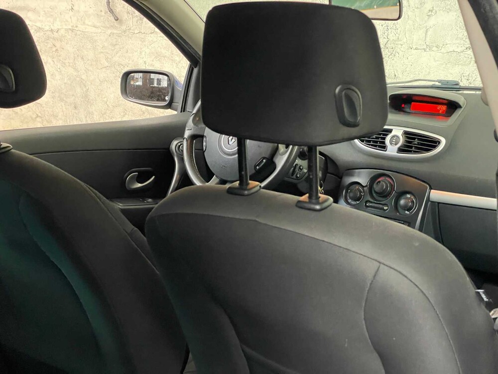 Renault Clio Estate 1.6-16V Dynamique 111hp 2008