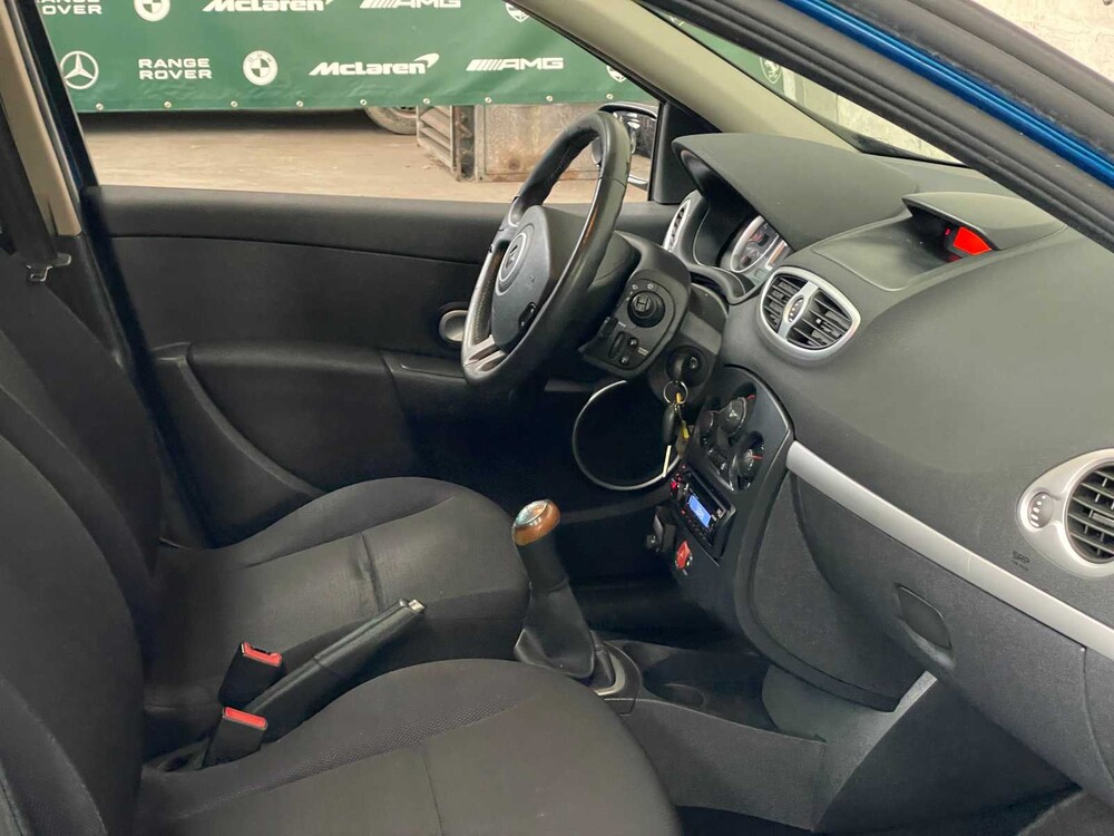 Renault Clio Estate 1.6-16V Dynamique 111hp 2008
