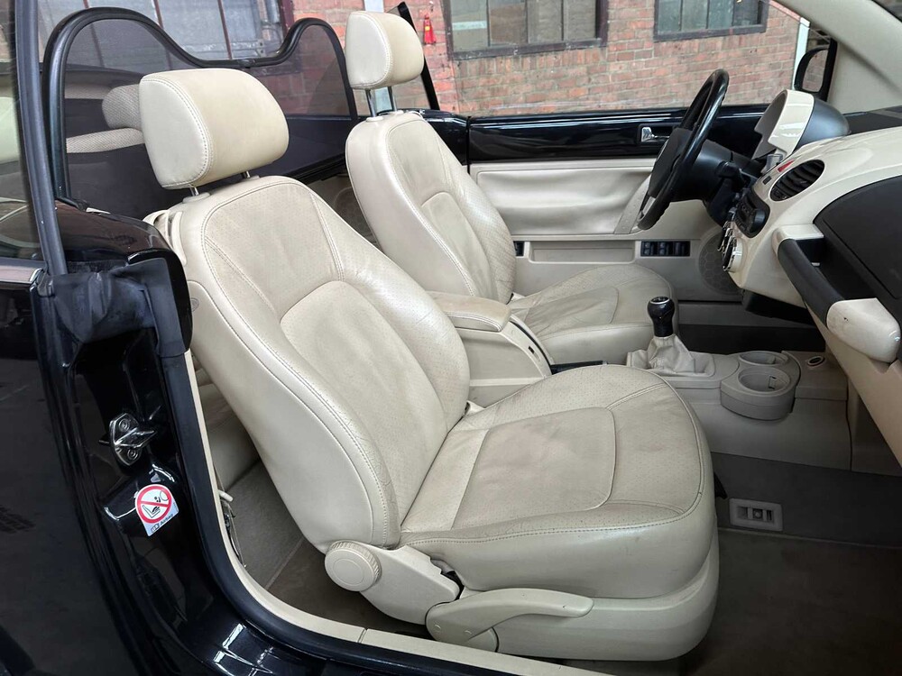 Volkswagen New Beetle Cabriolet 1.6 Highline 102pk 2005, 83-NNF-1 Youngtimer