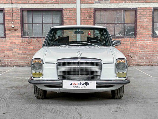 Mercedes-Benz 230.6 W114 / 8 136pk 1975, 72-YB-84