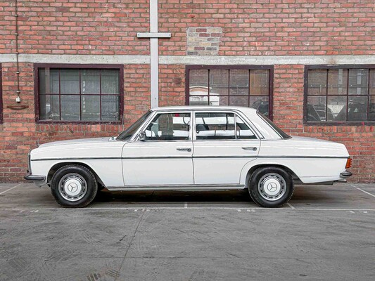 Mercedes-Benz 230.6 W114 / 8 136pk 1975, 72-YB-84