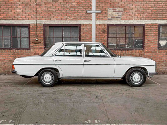 Mercedes-Benz 230.6 W114 / 8 136pk 1975, 72-YB-84