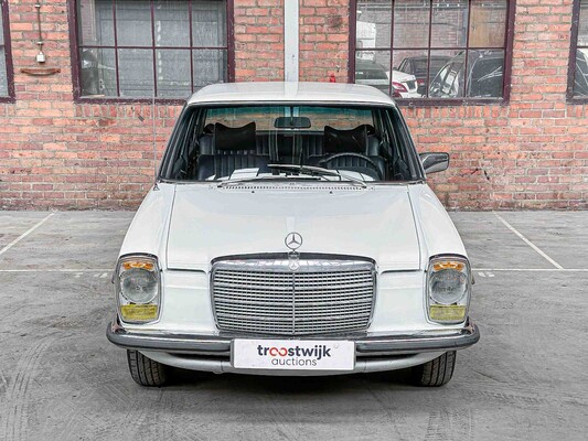 Mercedes-Benz 230.6 W114 / 8 136pk 1975, 72-YB-84