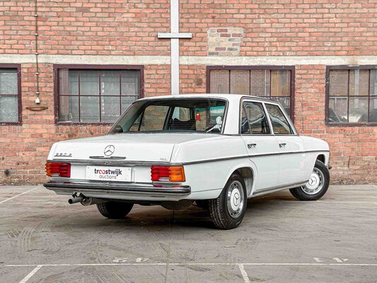 Mercedes-Benz 230.6 W114 / 8 136pk 1975, 72-YB-84