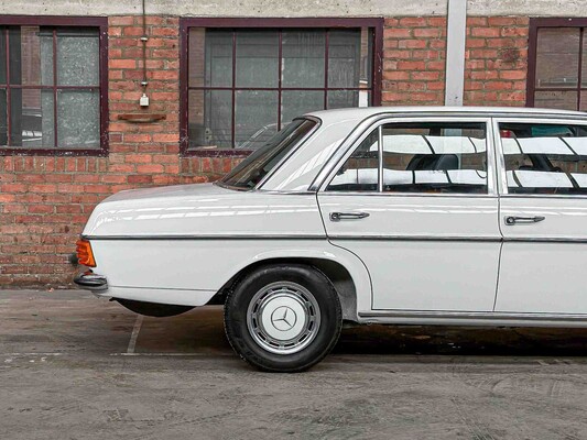 Mercedes-Benz 230.6 W114 / 8 136pk 1975, 72-YB-84