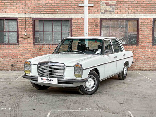 Mercedes-Benz 230.6 W114 / 8 136pk 1975, 72-YB-84