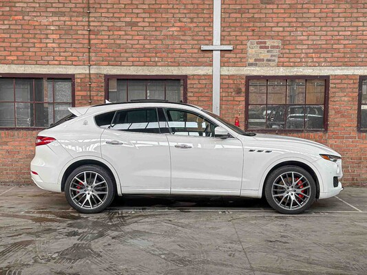 Maserati Levante SQ4 3.0 V6 424pk 2017