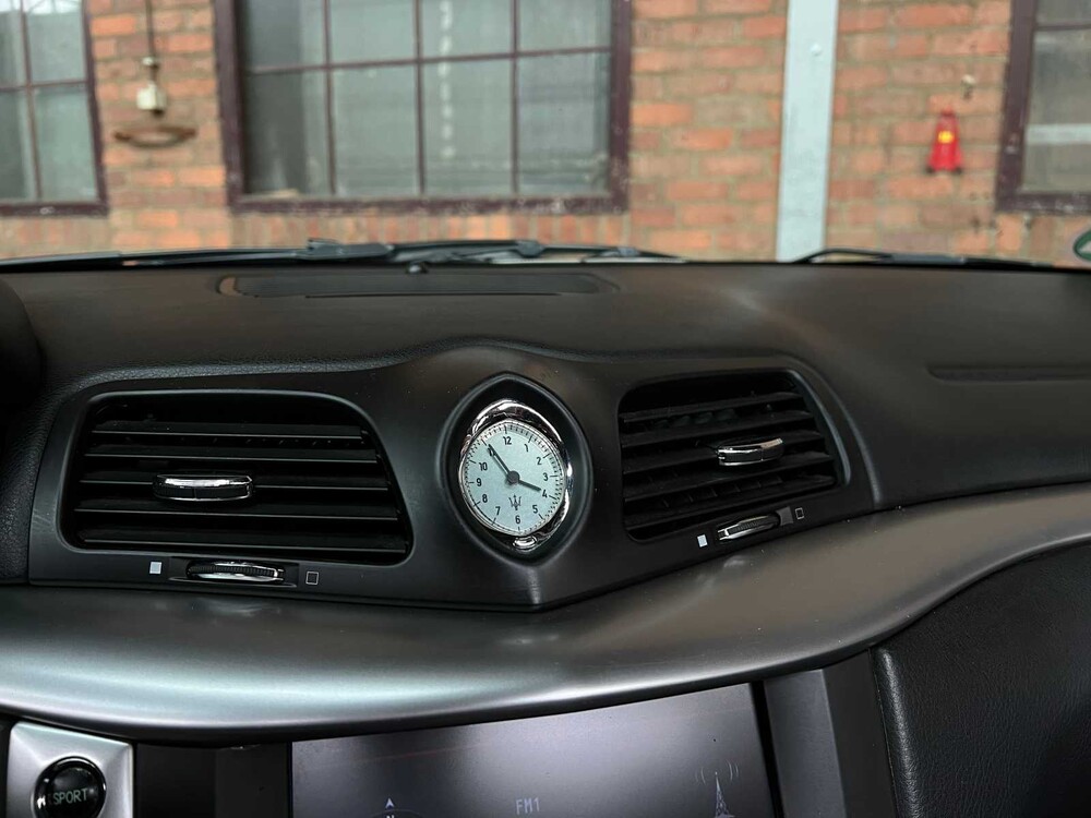 Maserat GranCabrio 4.7 V8 439pk 2011, 2-KBX-77