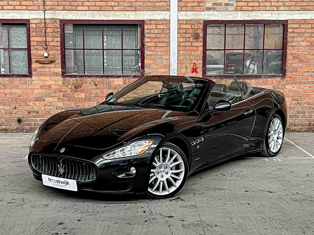 Maserat GranCabrio 4.7 V8 439hp 2011, 2-KBX-77