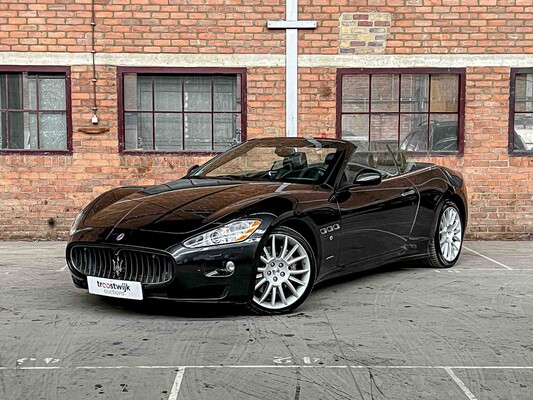 Maserat GranCabrio 4.7 V8 439pk 2011, 2-KBX-77