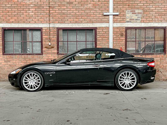 Maserat GranCabrio 4.7 V8 439pk 2011, 2-KBX-77