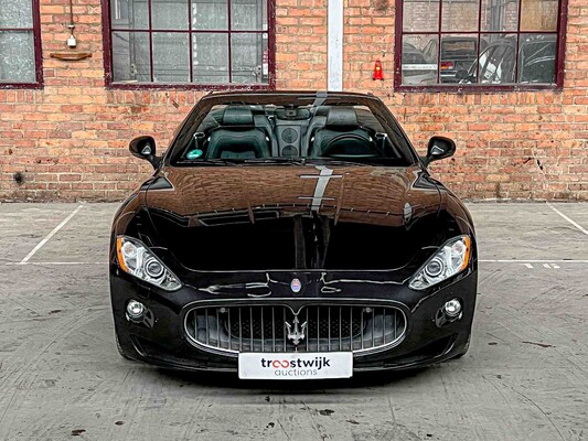 Maserat GranCabrio 4.7 V8 439PS 2011, 2-KBX-77