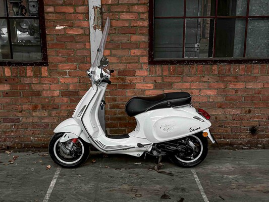 Vespa Sprint 4T, F-130-XZ Moped Scooter Scooter