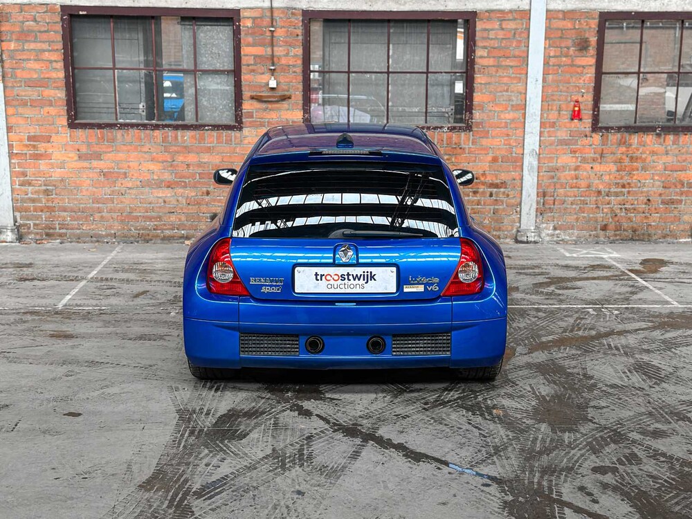 Renault Clio V6 RS Phase 2 255 Renault Sport 3.0 V6 255pk 2004, P-745-NN Youngtimer 