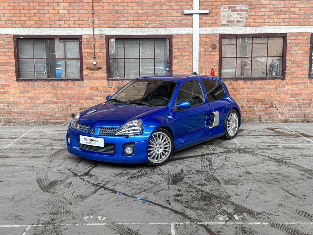 Renault Clio V6 RS Phase 2 255 Renault Sport 3.0 V6 255pk 2004, P-745-NN Youngtimer 