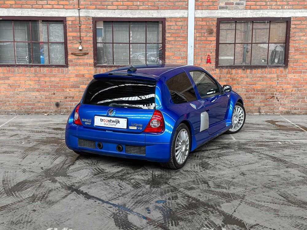 Renault Clio V6 RS Phase 2 255 Renault Sport 3.0 V6 255pk 2004, P-745-NN Youngtimer 