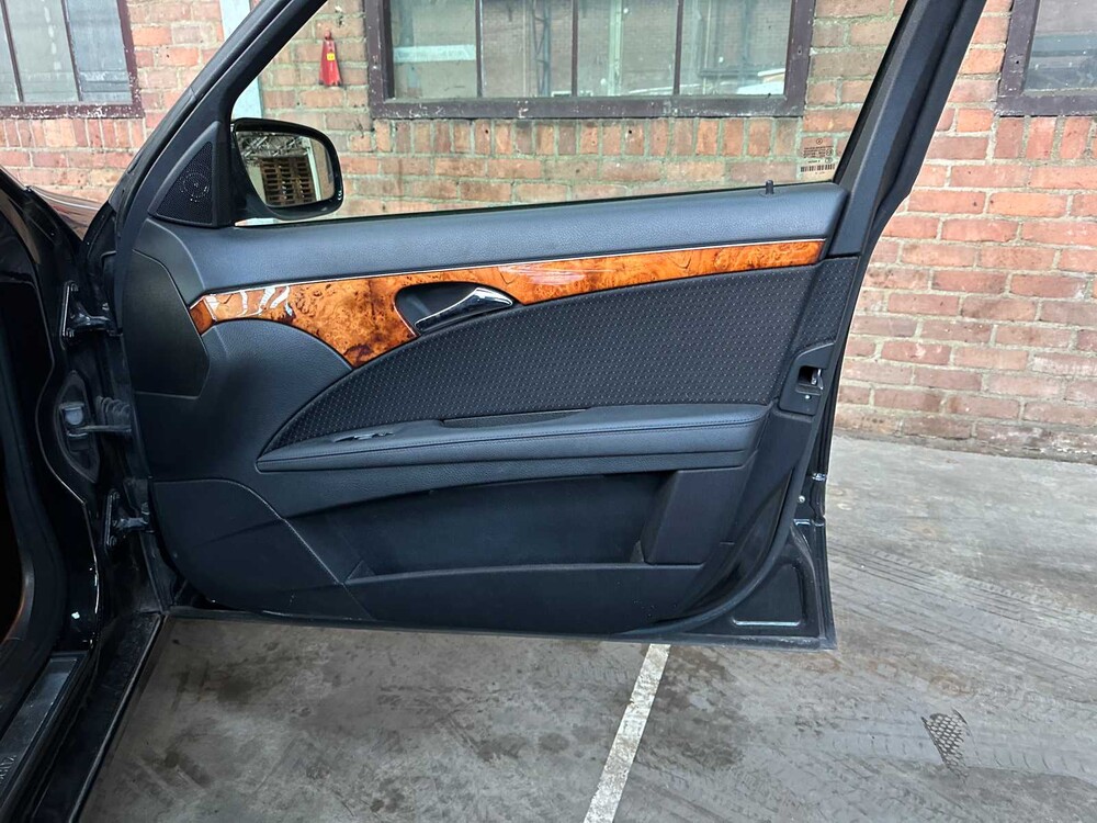 Mercedes-Benz E280 3.0 V6 Classic (Facelift) 231pk 2007 E-klasse, N-989-RF Youngtimer