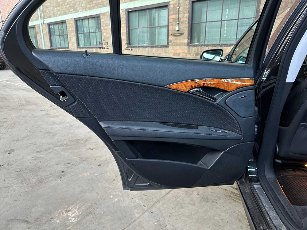 Mercedes-Benz E280 3.0 V6 Classic (Facelift) 231pk 2007 E-klasse, N-989-RF Youngtimer