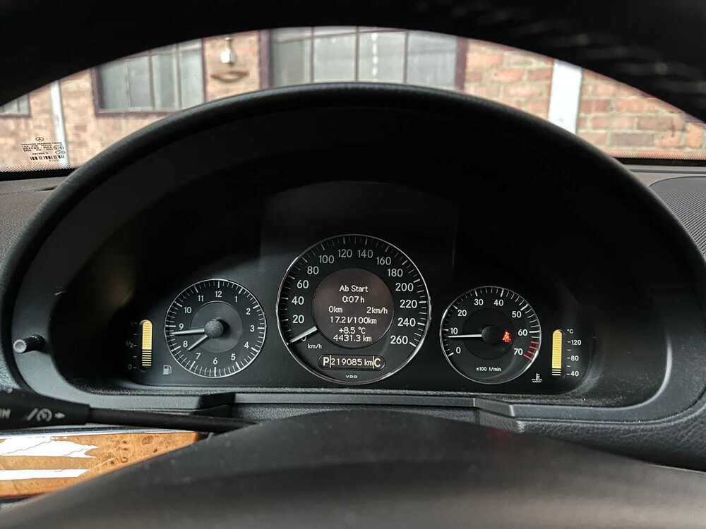 Mercedes-Benz E280 3.0 V6 Classic (Facelift) 231pk 2007 E-klasse, N-989-RF Youngtimer
