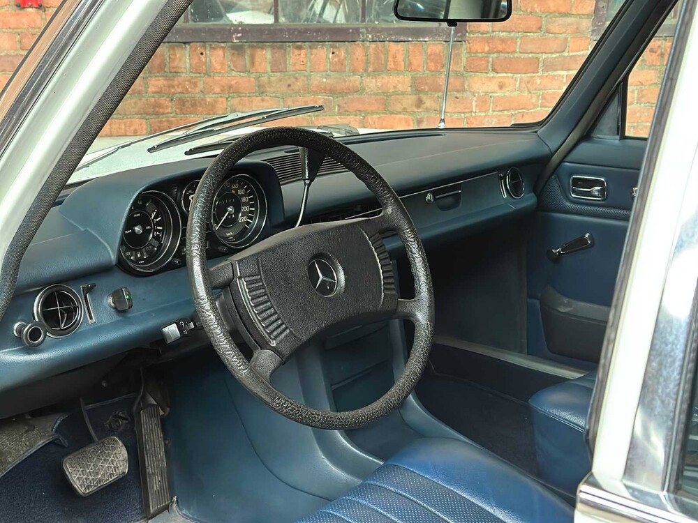 Mercedes-Benz 230.6 W114 / 8 136pk 1975, 72-YB-84