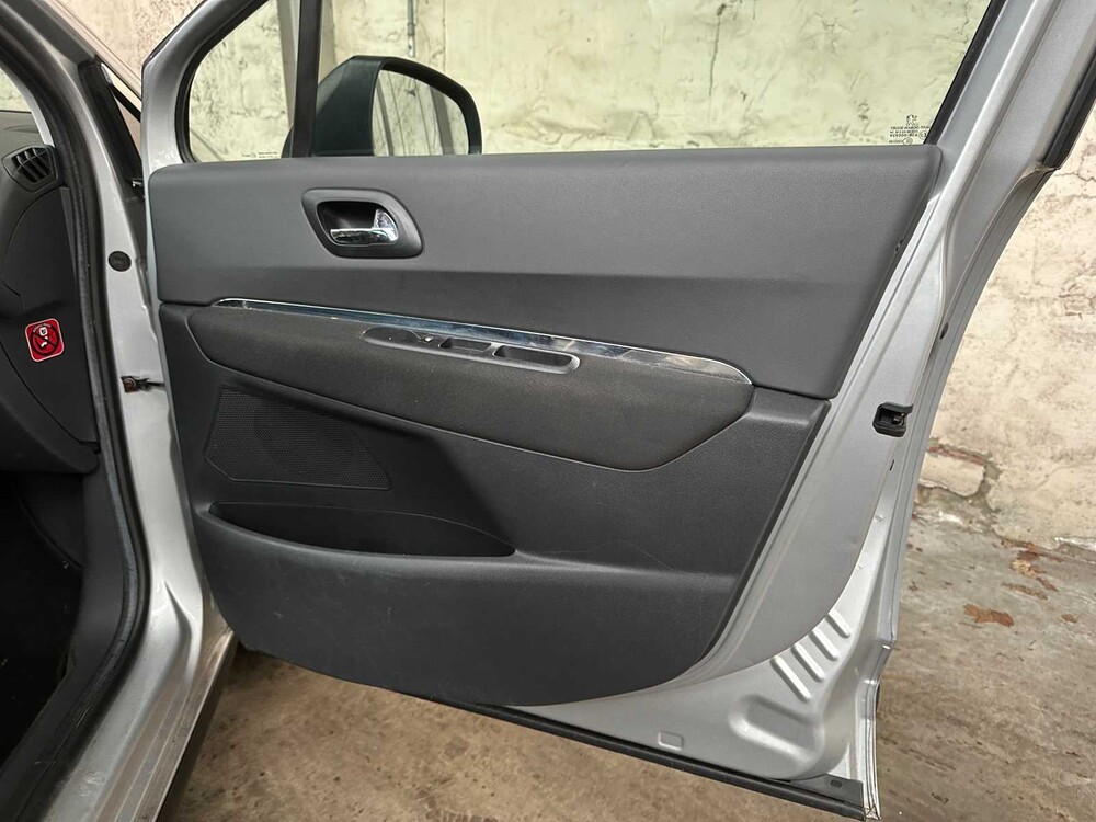 Peugeot 3008 1.6 VTi Première 120hp 2010, 76-KHR-3