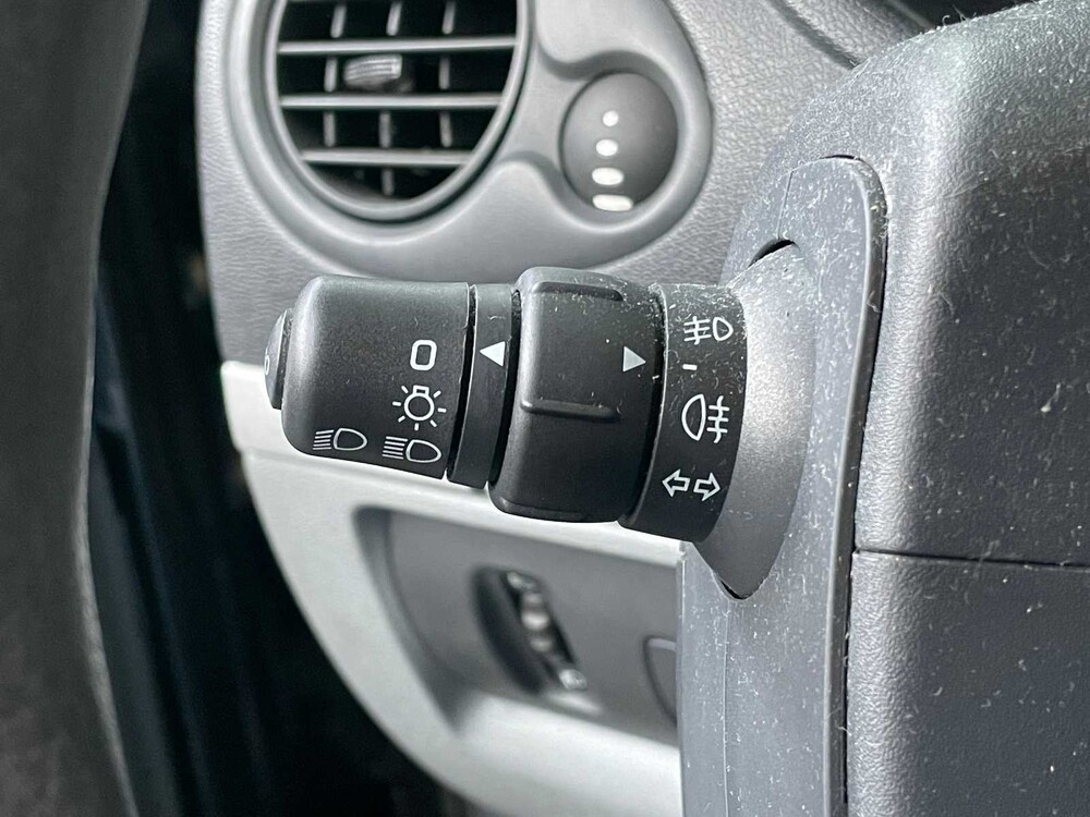 Renault Clio 1.2-16V Expression 75PS 2006, 27-TD-VH