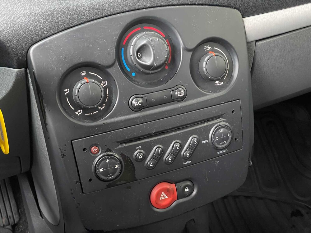 Renault Clio 1.2-16V Expression 75PS 2006, 27-TD-VH