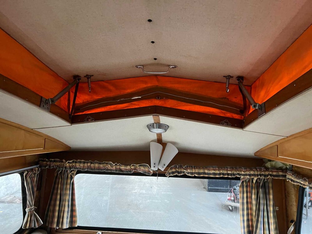 Otton Detectives Caravan