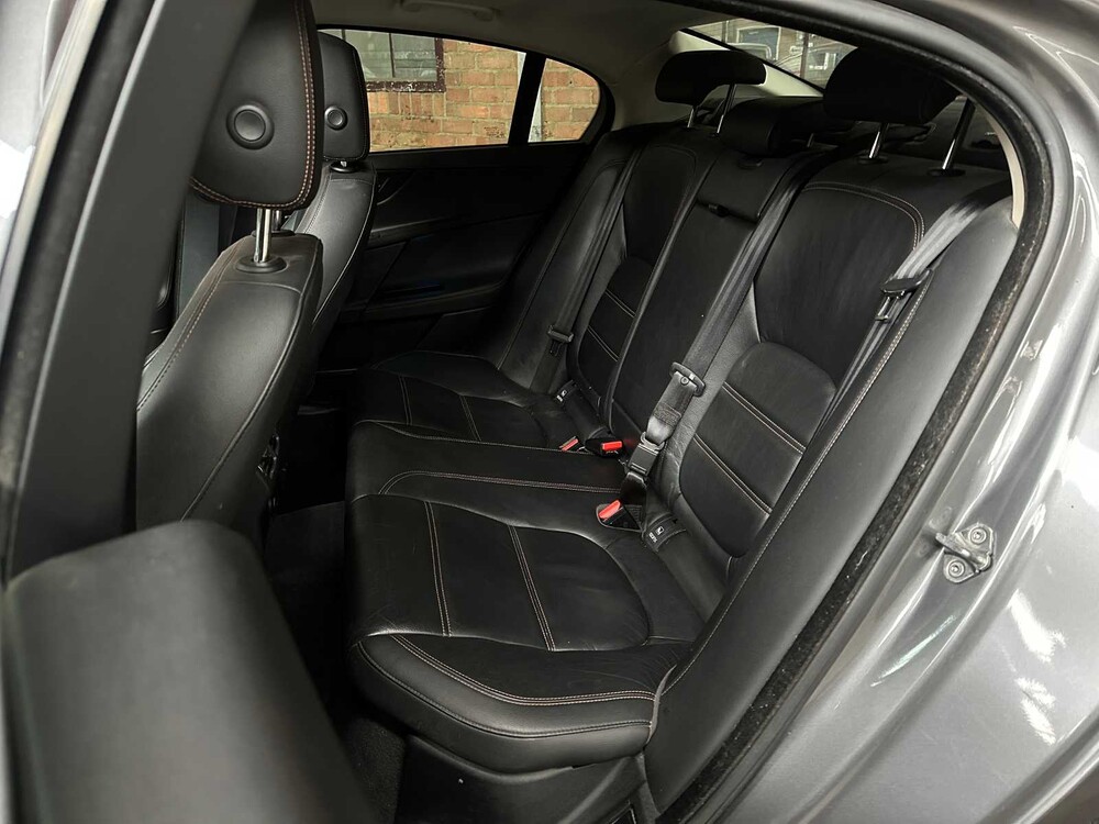 Jaguar XE 2.0 D Portfolio 179PS 2015, H-969-LL