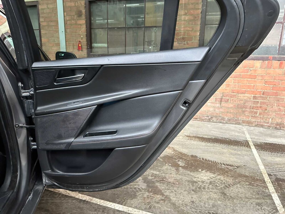 Jaguar XE 2.0 D Portfolio 179PS 2015, H-969-LL