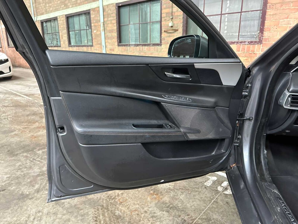 Jaguar XE 2.0 D Portfolio 179PS 2015, H-969-LL