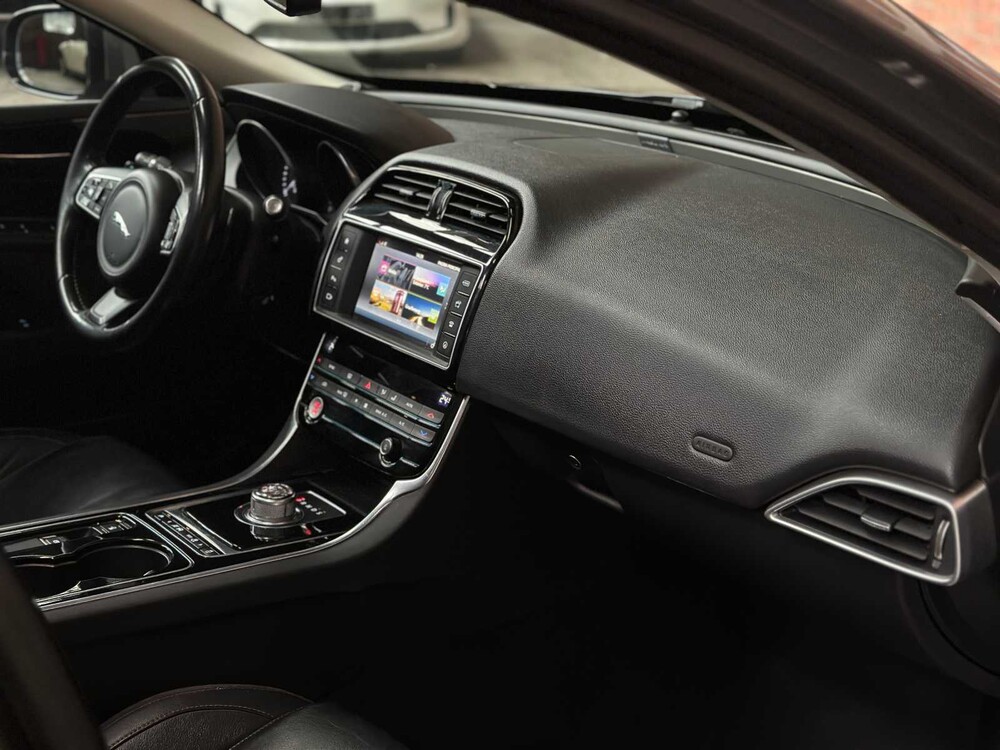 Jaguar XE 2.0 D Portfolio 179PS 2015, H-969-LL