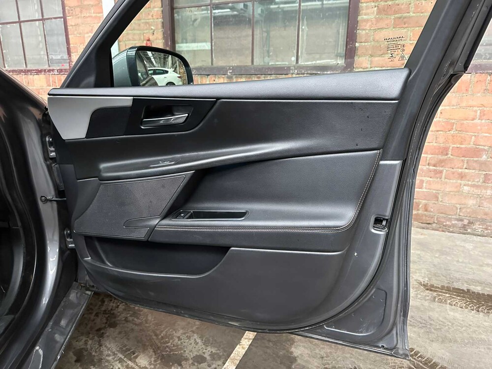 Jaguar XE 2.0 D Portfolio 179PS 2015, H-969-LL