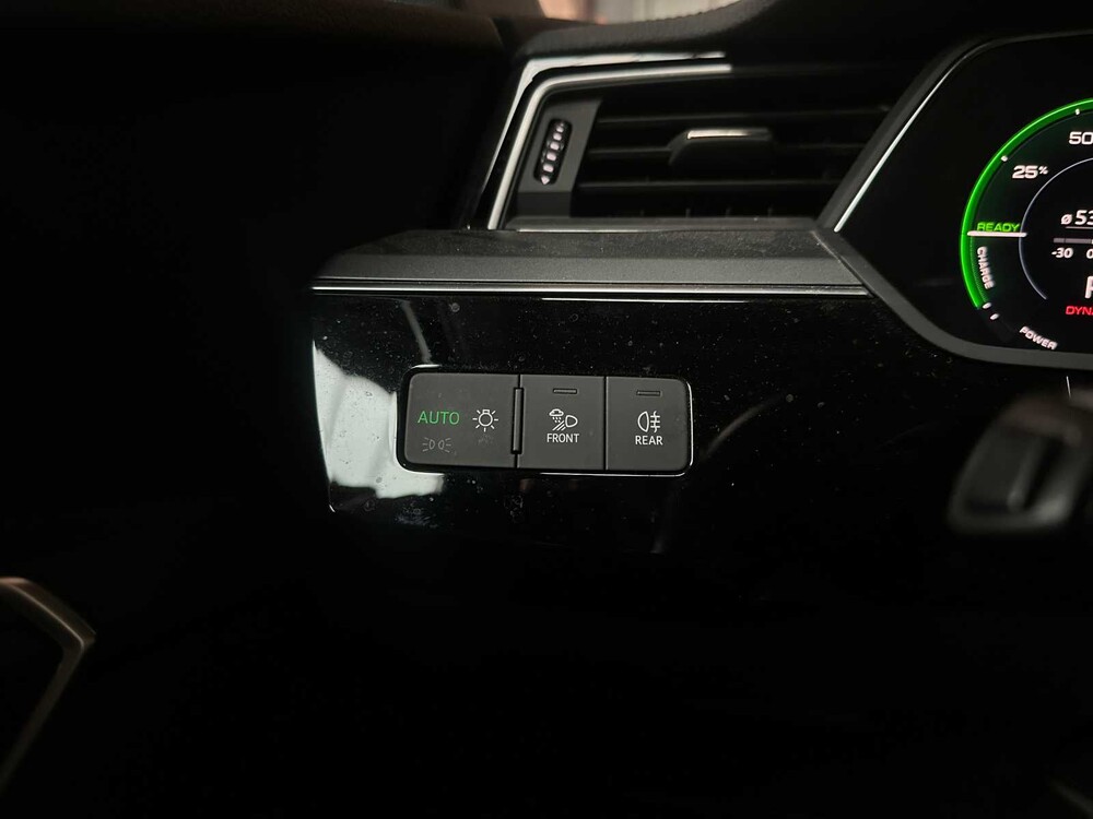 Audi e-tron 55 Quattro Edition 95kWh 408PS 2020, J-305-XB