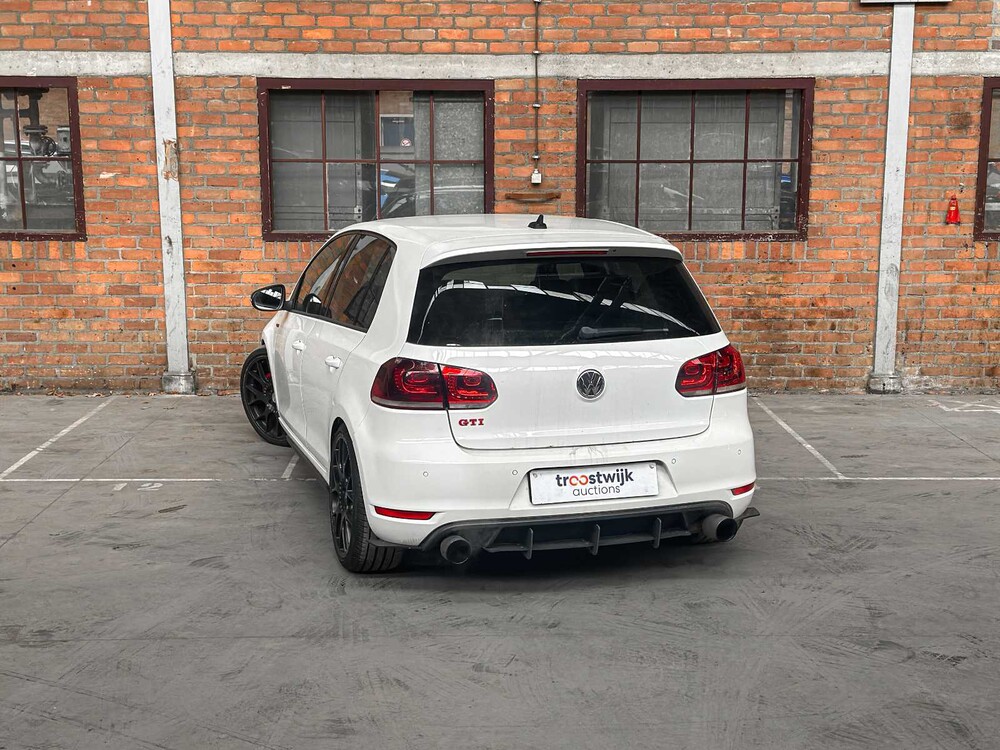 Volkswagen Golf GTI 2.0 211PS 2011, 13-PFJ-7