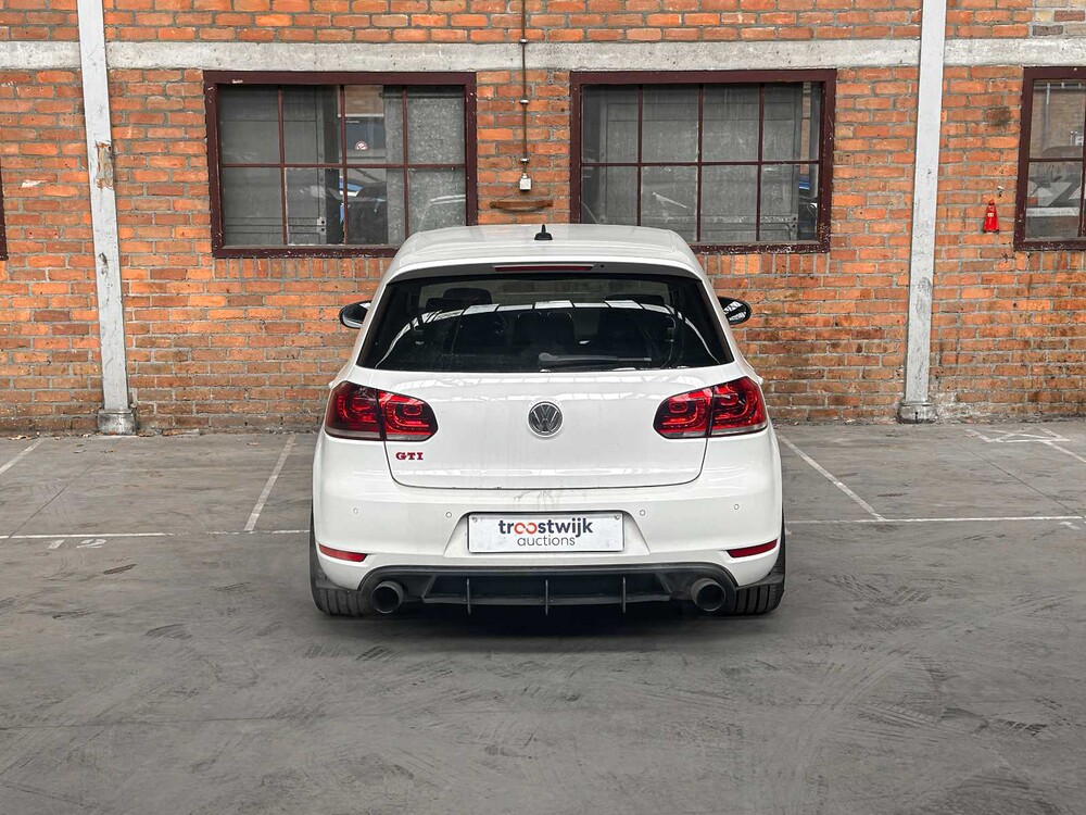 Volkswagen Golf GTI 2.0 211PS 2011, 13-PFJ-7