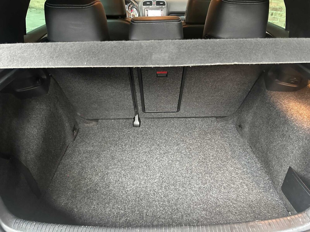 Volkswagen Golf GTI 2.0 211PS 2011, 13-PFJ-7