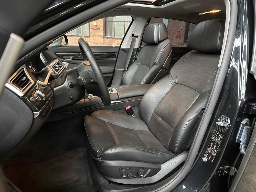 BMW ActiveHybrid7 F04 4.4 V8 465PS 2011