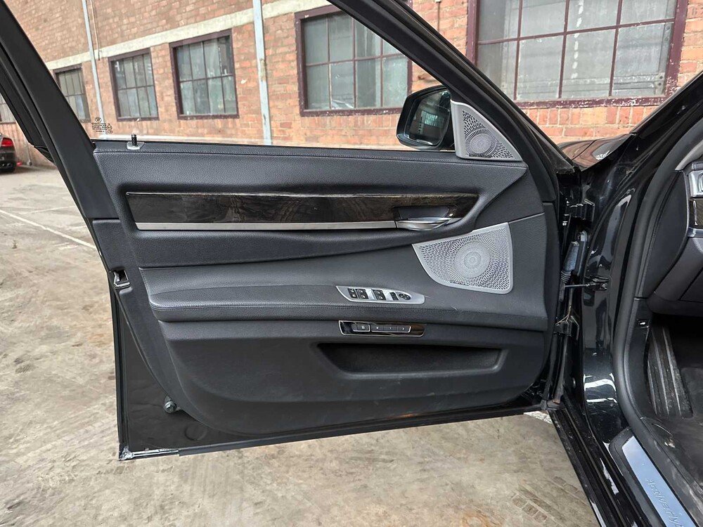 BMW ActiveHybrid7 F04 4.4 V8 465PS 2011