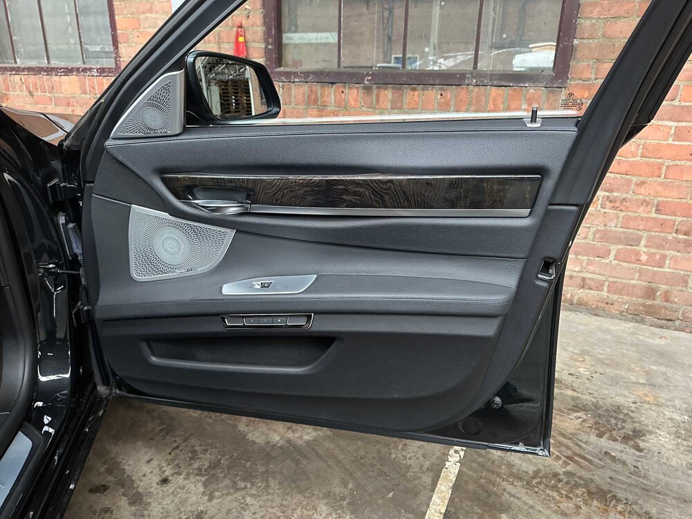 BMW ActiveHybrid7 F04 4.4 V8 465PS 2011