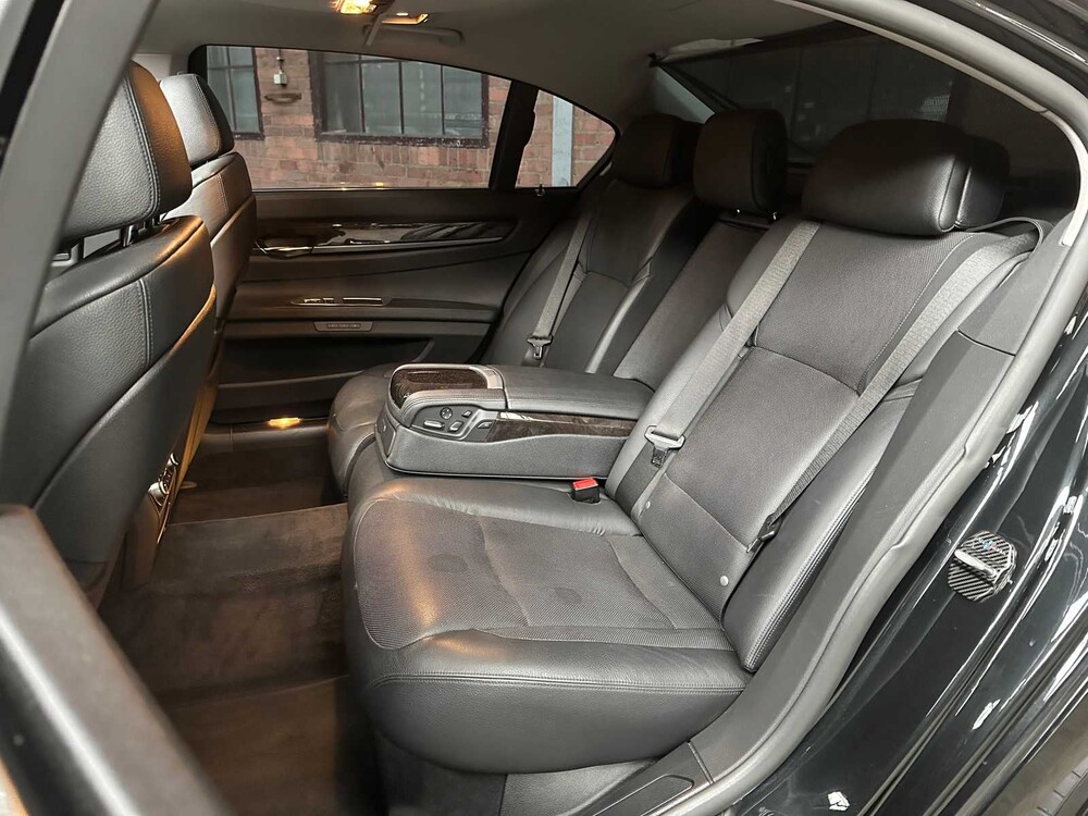 BMW ActiveHybrid7 F04 4.4 V8 465PS 2011