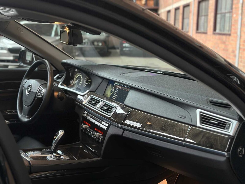 BMW ActiveHybrid7 F04 4.4 V8 465PS 2011