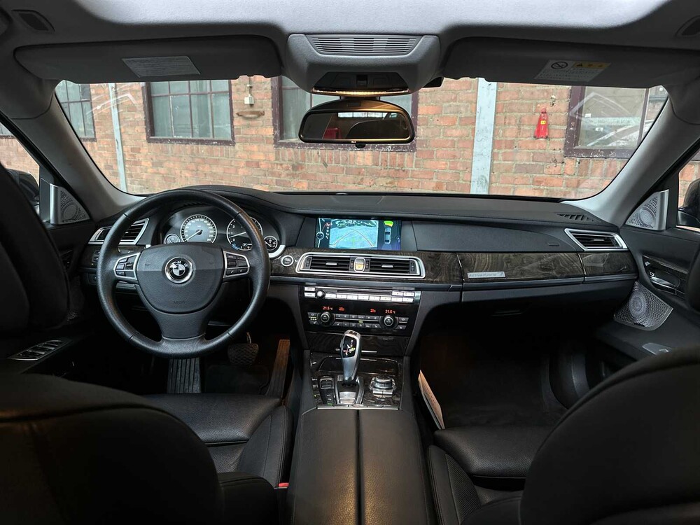 BMW ActiveHybrid7 F04 4.4 V8 465PS 2011