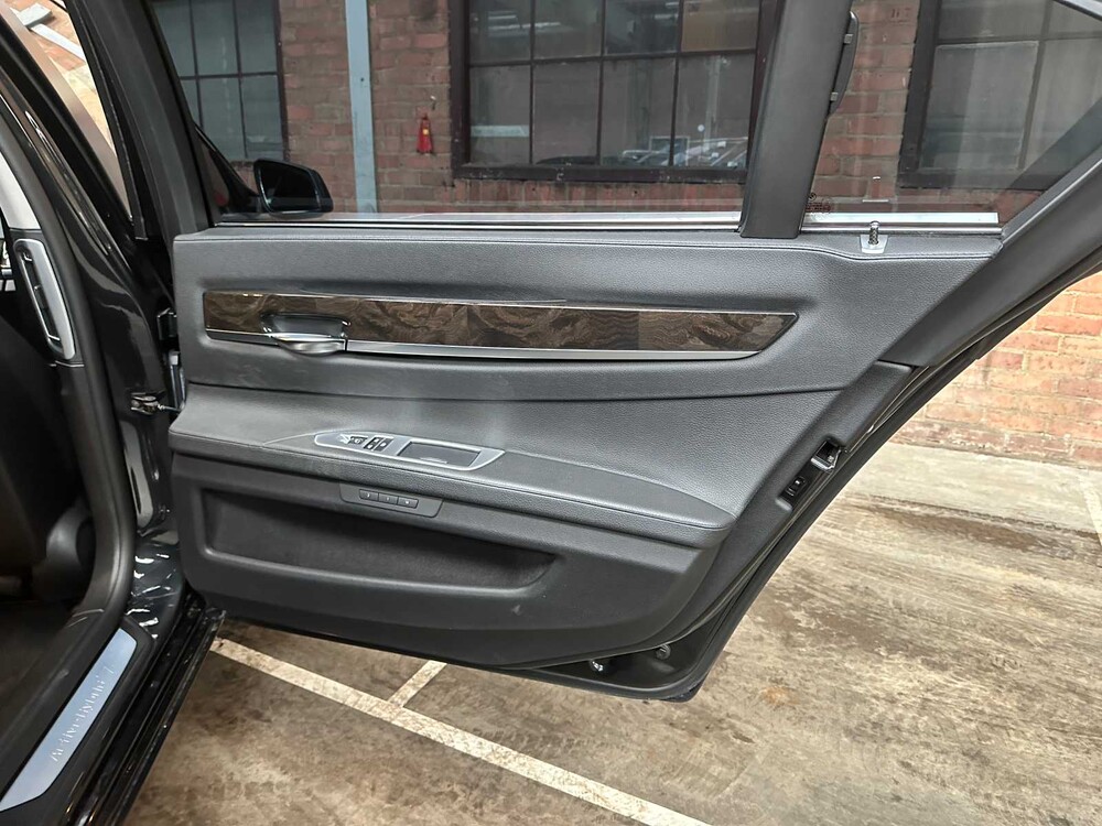 BMW ActiveHybrid7 F04 4.4 V8 465PS 2011