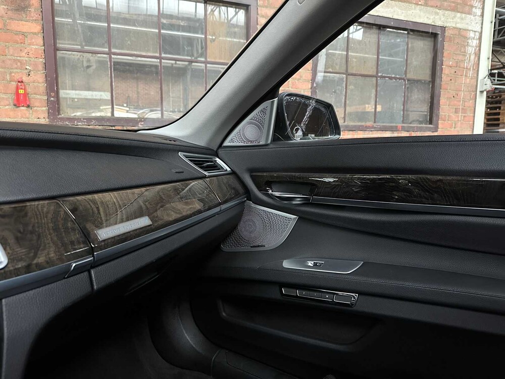 BMW ActiveHybrid7 F04 4.4 V8 465PS 2011